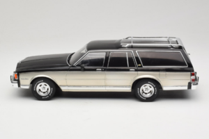 Chevrolet Caprice Estate Wagon Sølv & Grå MCG 1:18 MCG18478 Metal — billede 3 af 6