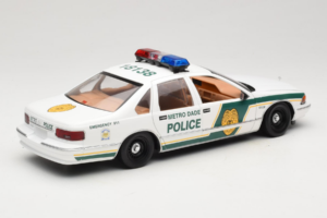 Chevrolet Caprice Metro Dade Politi UT Models 1:18 21024 Metal — billede 3 af 8