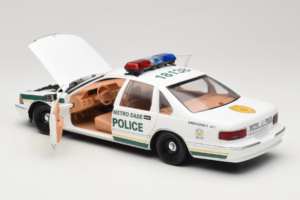 Chevrolet Caprice Metro Dade Politi UT Models 1:18 21024 Metal — billede 5 af 8