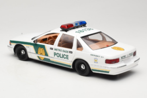 Chevrolet Caprice Metro Dade Politi UT Models 1:18 21024 Metal — billede 7 af 8
