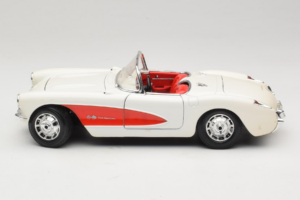 Chevrolet Corvette C1 Hvid & Rød Bburago 1:18 3024-M3 Metal — billede 4 af 8