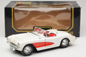 Chevrolet Corvette C1 Hvid & Rød Bburago 1:18 3024-M3 Metal — billede 8 af 8