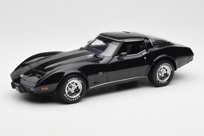 Chevrolet Corvette C3 Sort UT Models 1:18 21071 Metal