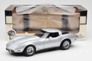 Chevrolet Corvette C3 Sølv UT Models 1:18 21072 Metal — billede 8 af 8