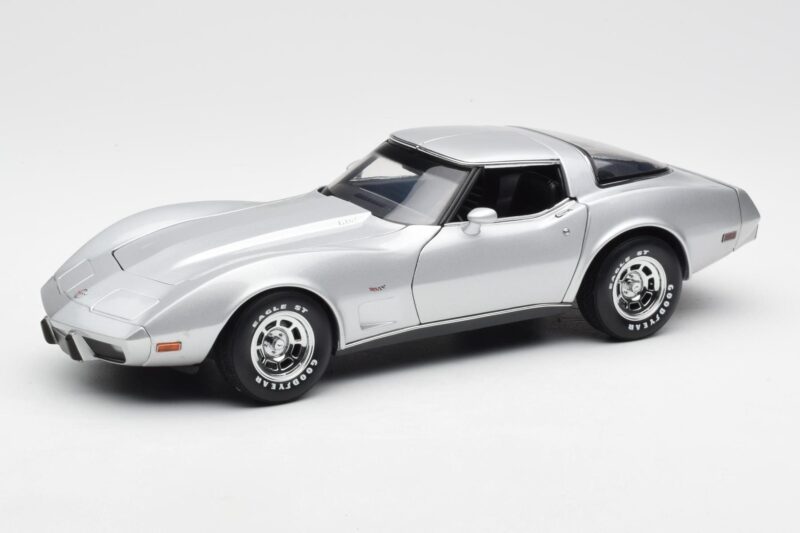 Chevrolet Corvette C3 Sølv UT Models 1:18 21072 Metal