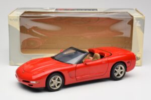 Chevrolet Corvette C5 Cabriolet Rød UT Models 1:18 21006 Metal — billede 8 af 8