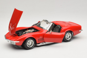 Chevrolet Corvette C3 Cabriolet Rød Revell 1:18 8833-P1 Metal — billede 2 af 8