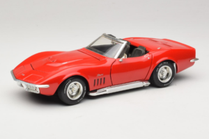 Chevrolet Corvette C3 Cabriolet Rød Revell 1:18 8833-P1 Metal