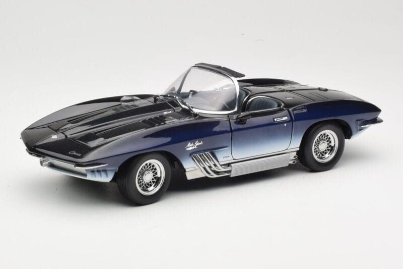 Chevrolet Corvette Mako Shark Mørkeblå UT Models 1:18 21061 Metal