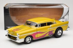 Chevrolet Custom Gul med Flamme Hot Wheels 1:18 21356 Metal — billede 8 af 8