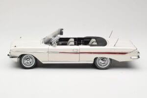 Chevrolet Impala Cabriolet Hvid Sun Star 1:18 3405 Metal — billede 4 af 8