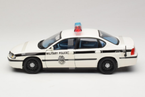 Chevrolet Impala Military Police Maisto 1:18 36611 Metal — billede 3 af 6