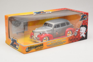 Chevrolet Master Deluxe Dark Silver Metallic Red Jada 1:24 253745012 Metal — billede 2 af 3
