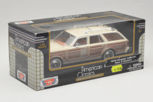 Chrysler LeBaron Town & Country Beige Motormax 1:24 MM7331BG Metal — billede 2 af 3
