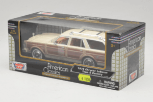 Chrysler LeBaron Town & Country Beige Motormax 1:24 MM7331BG Metal — billede 3 af 3
