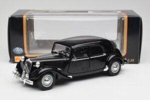 Citroen 15CV 6 Cyl Sort Maisto 1:18 31821 Metal — billede 8 af 8