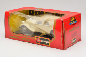 Citroen 15CV Traction Avant Beige Bburago 1:24 1501-B1 Metal — billede 3 af 3