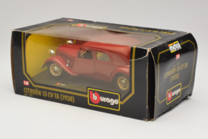 Citroen 15CV TA Rød Bburago 1:24 1501 Metal — billede 3 af 3