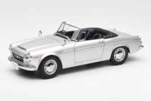 Datsun Fairlady 2000 SR311 Roadster Sølv AUTOart 1:18 77432 Metal