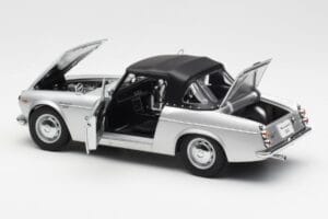 Datsun Fairlady 2000 SR311 Roadster Sølv AUTOart 1:18 77432 Metal — billede 5 af 8
