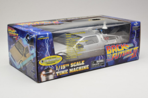 DeLorean DMC-12 Time Machine Back to the Future II Diamond 1:15 210123 Metal — billede 2 af 3