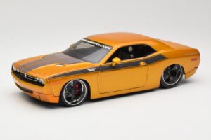 Dodge Challenger Concept Guld Maisto 1:18 31320 Metal