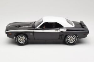 Dodge Challenger R/T Sort & Hvid ERTL 1:18 36549 Metal — billede 4 af 8