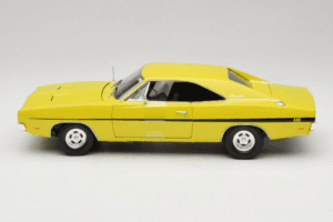 Dodge Charger R/T Gul Dirty Mary Crazy Larry Auto World 1:18 AWSS101/06 Metal — billede 4 af 8