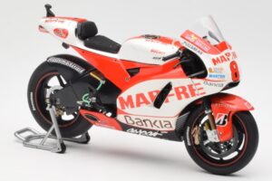 Ducati Desmosedici GP11 #8 H. Barbera Ducati MotoGP Team MotoGP 2011 Minichamps 1:12 123110008 Metal — billede 4 af 6