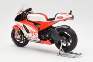 Ducati Desmosedici GP11 #8 H. Barbera Ducati MotoGP Team MotoGP 2011 Minichamps 1:12 123110008 Metal — billede 5 af 6