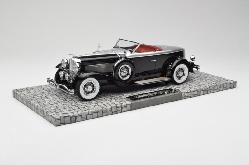 Duesenberg Model J Torpedo Disappearing Top Convertible Coupe Sølv Sort Minichamps 1:18 107150431 Resin