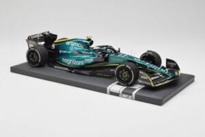 Aston Martin AMR22 Aramco #5 S. Vettel Abu Dhabi GP 2022 Last Race Collector's Edition Minichamps 1:18 117222205 Resin — billede 4 af 7