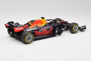 Aston Martin Red Bull Racing RB16 #33 M. Verstappen Abu Dhabi GP Winner 2020 Minichamps 1:18 110201733 Metal — billede 2 af 7