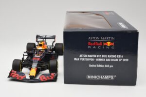 Aston Martin Red Bull Racing RB16 #33 M. Verstappen Abu Dhabi GP Winner 2020 Minichamps 1:18 110201733 Metal — billede 6 af 7