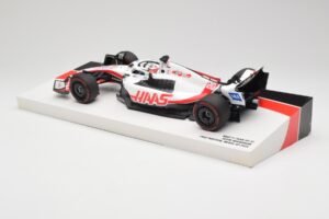 Haas VF-22 #20 K. Magnussen Pole Position Brazil GP 2022 Minichamps 1:18 147222120 Metal — billede 5 af 7