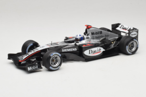 McLaren MP4/19 Mercedes D. Coulthard F1 2004 Minichamps 1:18 530041805 Metal