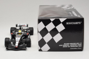 McLaren MP4/19 Mercedes L. Hamilton Autosport Young Driver Test Silverstone 2004 Minichamps 1:18 530044418 Metal — billede 6 af 7