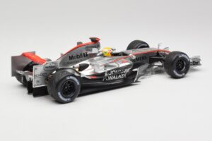 McLaren MP4-25 Mercedes #2 L. Hamilton Showcar 2010 Minichamps 1:18 110100006-R1 Metal — billede 2 af 6