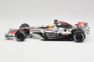 McLaren MP4-25 Mercedes #2 L. Hamilton Showcar 2010 Minichamps 1:18 110100006-R1 Metal — billede 3 af 6