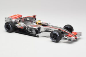 McLaren MP4-25 Mercedes #2 L. Hamilton Showcar 2010 Minichamps 1:18 110100006-R1 Metal — billede 4 af 6