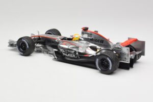 McLaren MP4-25 Mercedes #2 L. Hamilton Showcar 2010 Minichamps 1:18 110100006-R1 Metal — billede 5 af 6