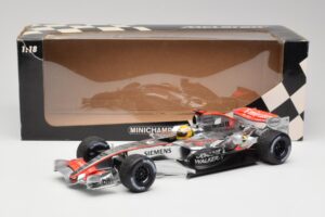 McLaren MP4-25 Mercedes #2 L. Hamilton Showcar 2010 Minichamps 1:18 110100006-R1 Metal — billede 6 af 6