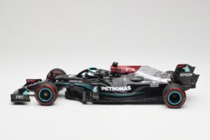 Mercedes AMG W12 Petronas #44 L. Hamilton Spanish GP 100th Pole 2021 Minichamps 1:18 110210444 Resin — billede 3 af 7