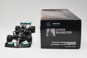 Mercedes AMG W12 Petronas #44 L. Hamilton Spanish GP 100th Pole 2021 Minichamps 1:18 110210444 Resin — billede 6 af 7