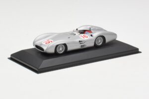 Mercedes W196 Streamliner #16 J.M. Fangio GP Italy Winner 1954 Minichamps 1:43 432543016 Metal — billede 2 af 4