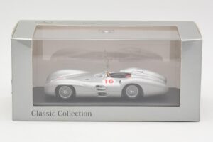 Mercedes W196 Streamliner #16 J.M. Fangio GP Italy Winner 1954 Minichamps 1:43 432543016 Metal — billede 4 af 4