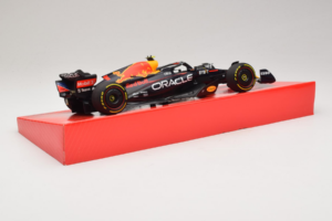Red Bull Racing RB18 #1 M. Verstappen Oracle Winner Dutch GP 2022 Minichamps 1:18 113223501 Metal — billede 3 af 7