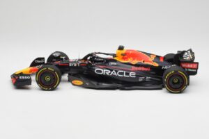 Oracle Red Bull Racing RB18 #1 M. Verstappen Winner Italian GP 2022 Minichamps 1:18 110221601 Metal — billede 3 af 7