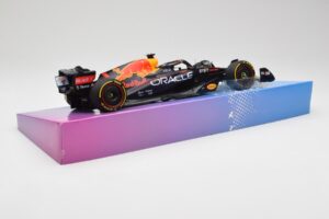 Red Bull Racing RB18 #1 M. Verstappen Winner Miami GP 2022 Minichamps 1:18 113220501 Metal — billede 3 af 7
