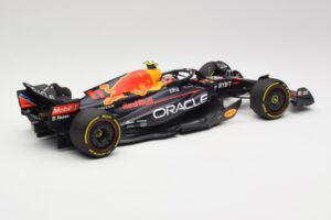 Oracle Red Bull Racing RB18 #11 S. Perez Abu Dhabi GP 2022 Minichamps 1:18 110222211 Metal — billede 2 af 7